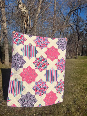 Woollypetals Floored quilt in pink, purple, and cream fabrics