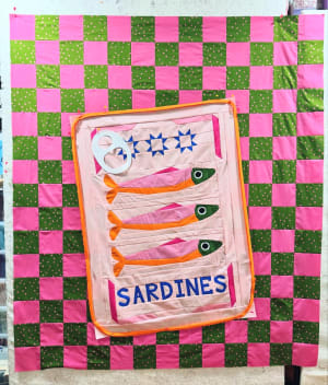 Woollypetals Sardine Tin FPP quilt displayed on pink and green checkered background