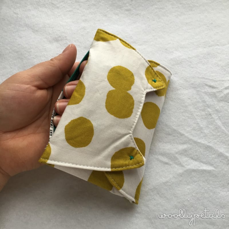 Woollypetals.com - Kitty supply pouch handle