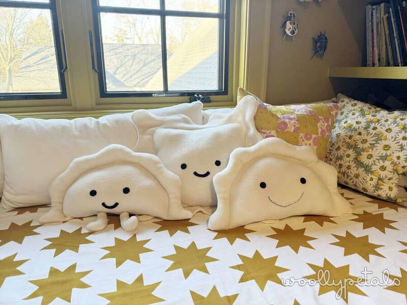 Woollypetals Pasta Pillow Tutorial featuring fleece pillows on a gold star bedspread